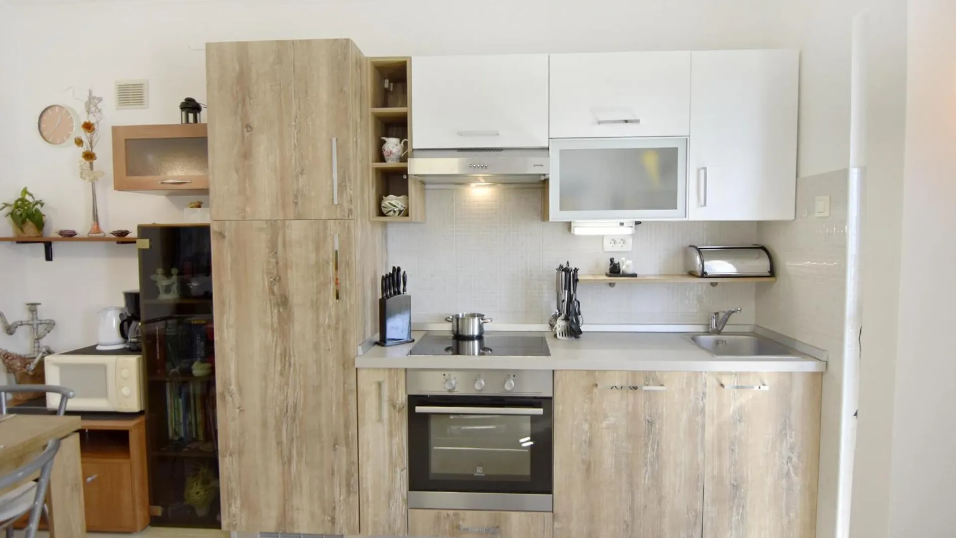 Apartments With Wifi Umag - 22377 0*,  Croacia